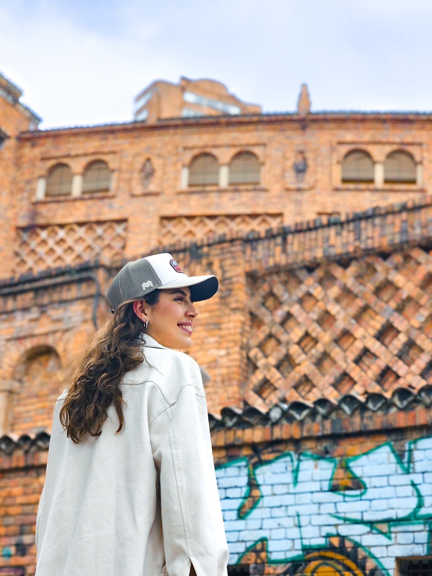 GORRA TRUCKER RINCONES CAPITALINOS MACARENA - FRENTE DURO