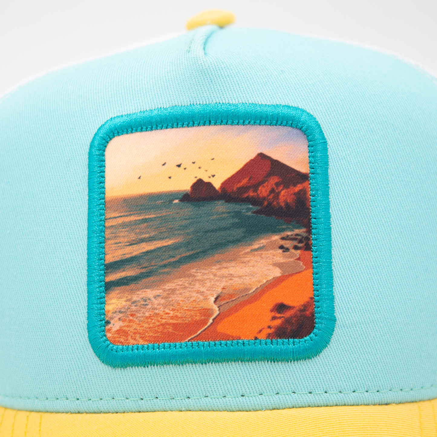 GORRA TRUCKER ESTO ES COLOMBIA CABO DE LA VELA - FRENTE DURO