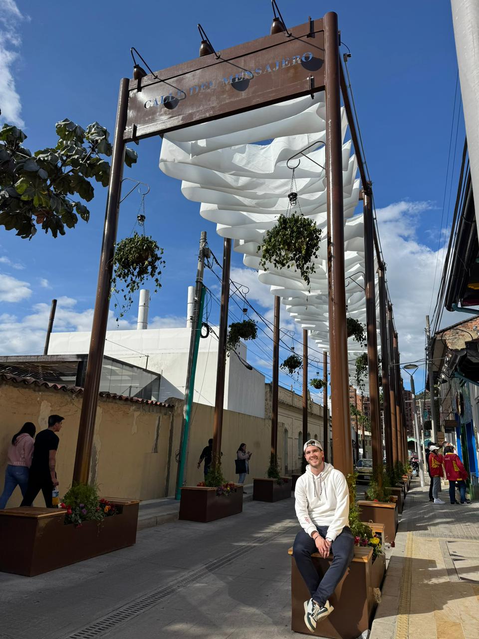 GORRA MENSAJEROS ESTAMPILLA AMARILLA - FRENTE DURO
