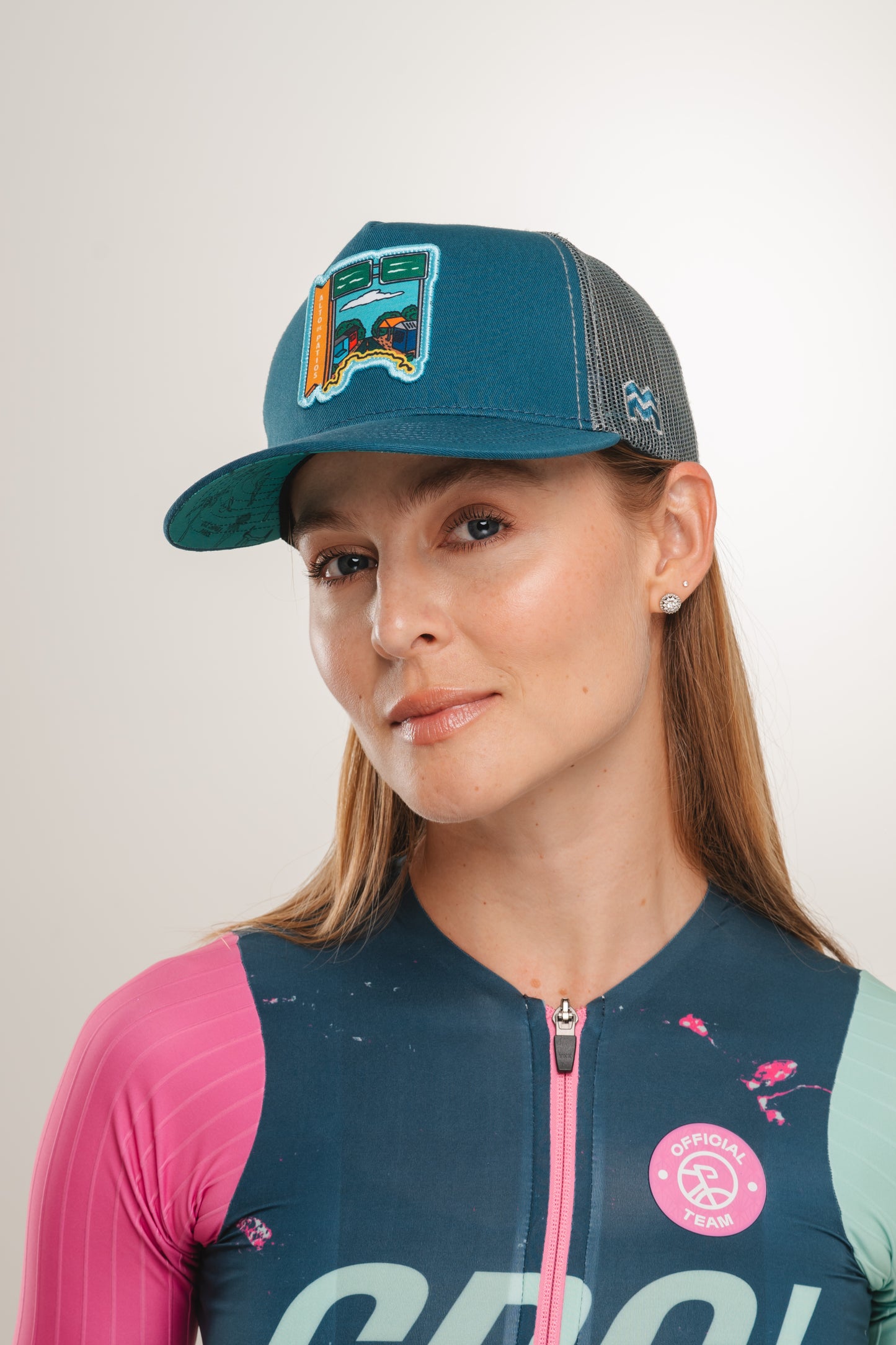 GORRA TRUCKER COLOMBIA EN 2 RUEDAS ALTO DE PATIOS - FRENTE DURO