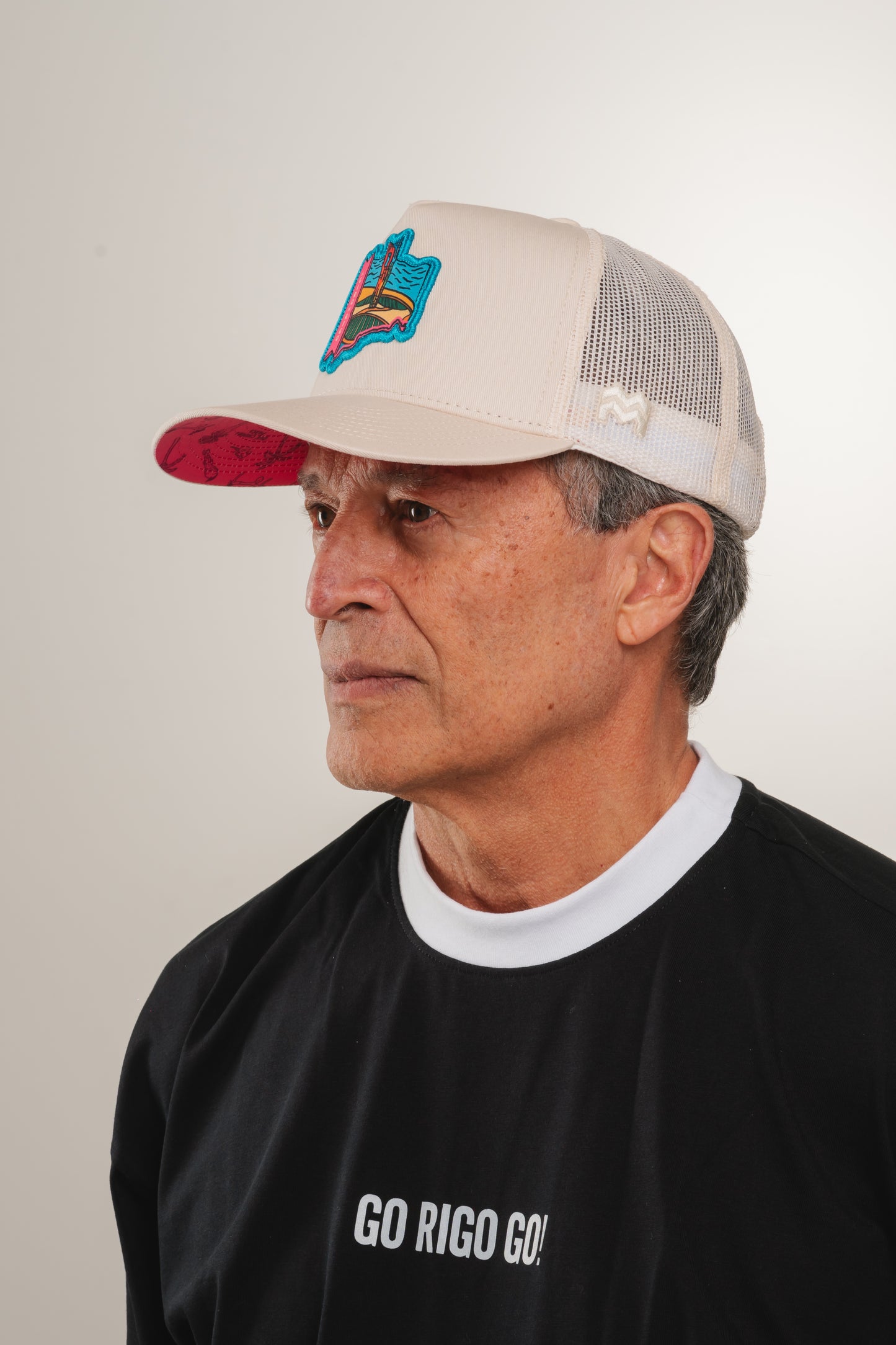 GORRA TRUCKER COLOMBIA EN 2 RUEDAS GIRO DE RIGO - FRENTE DURO