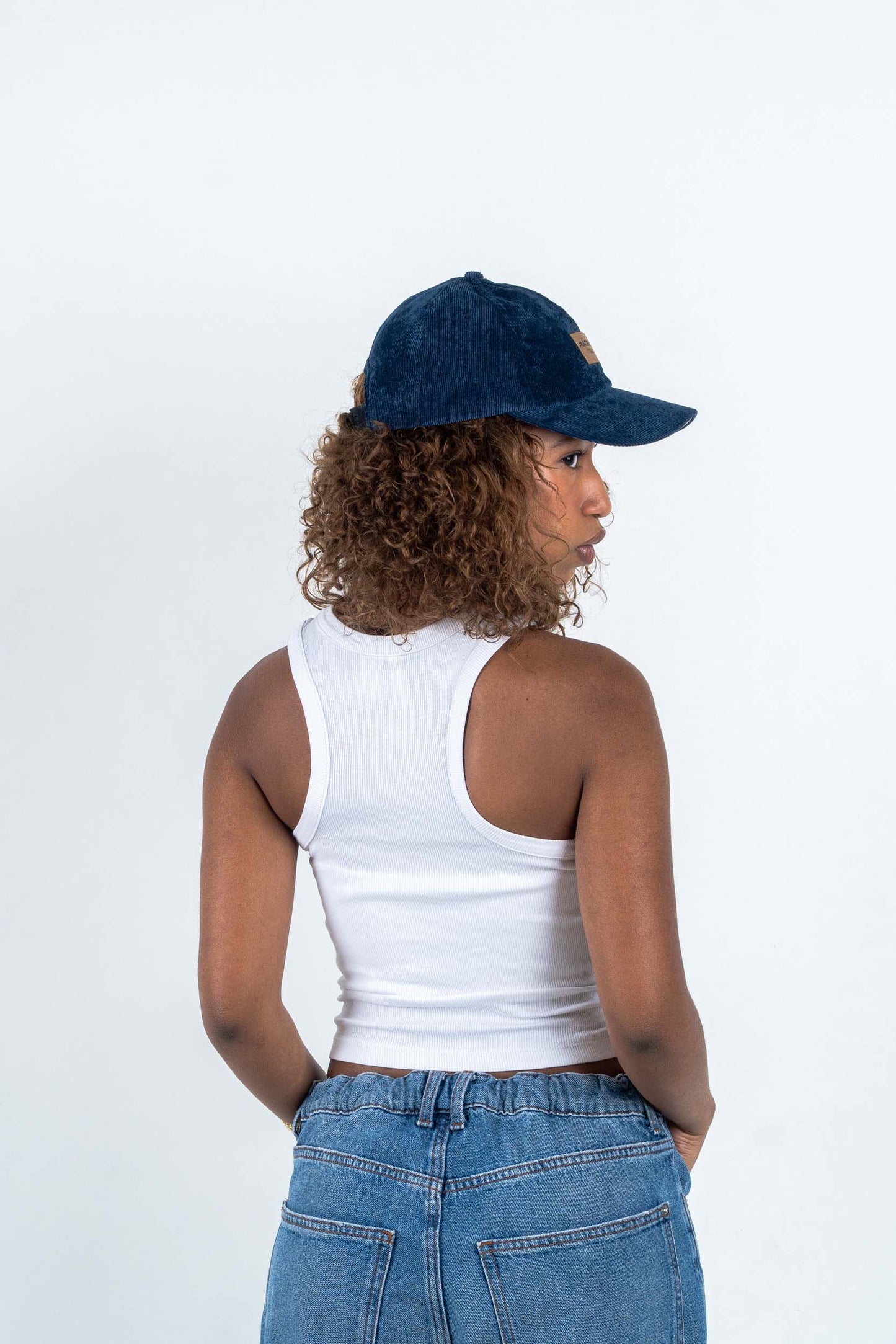 GORRA RAICES AZUL OSCURO CUERO - FRENTE BLANDO