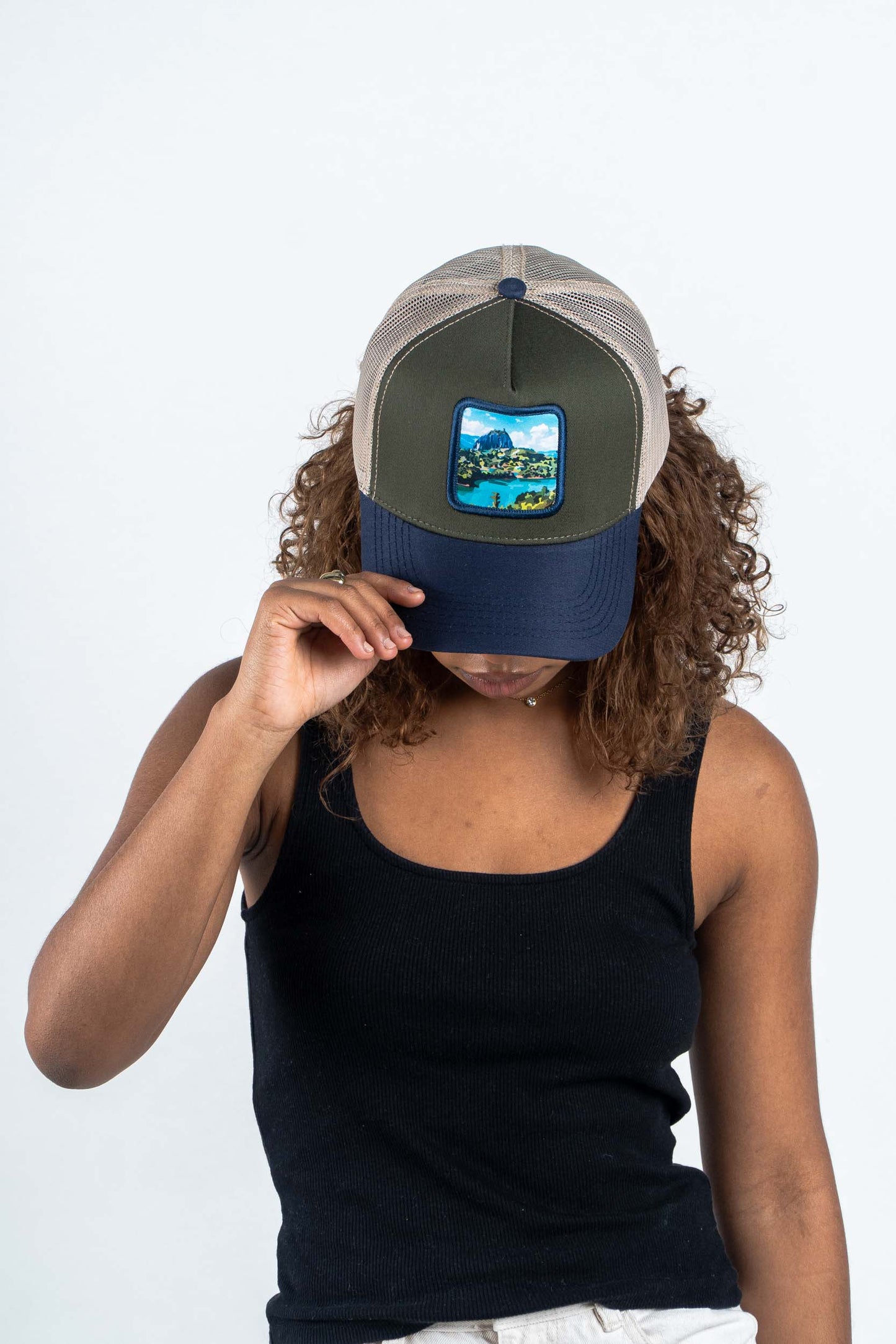 GORRA TRUCKER ESTO ES COLOMBIA PEÑOL - FRENTE DURO