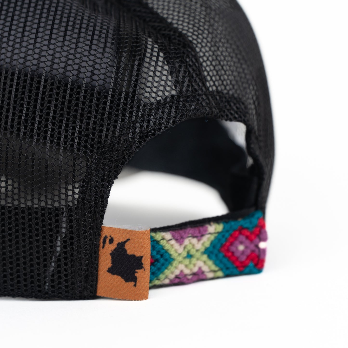 GORRA TRUCKER ORÍGENES NEGRO AL TONO - FRENTE DURO