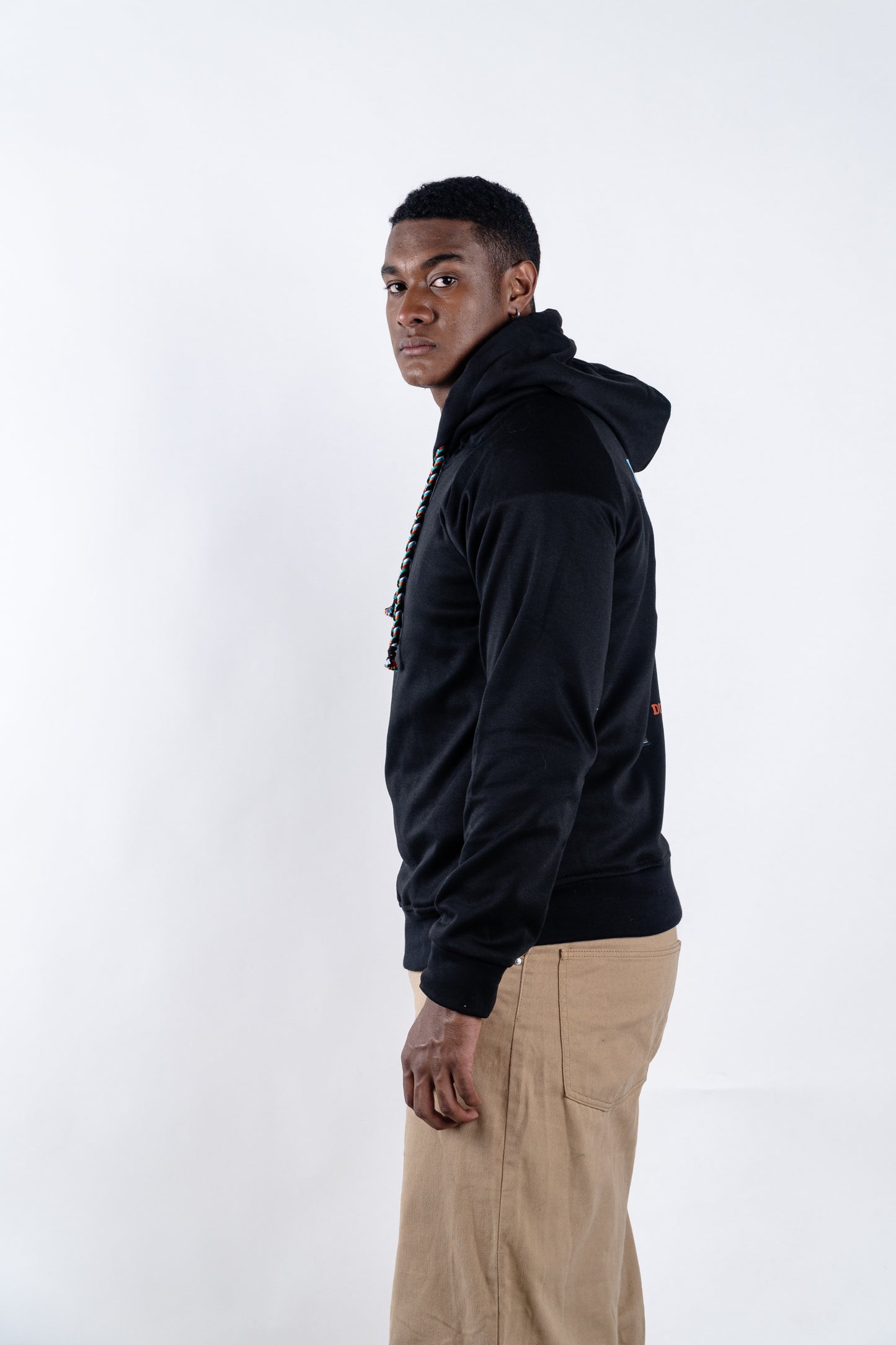 HOODIE NEGRO UNISEX SANARA MAÑANA - CONFIANZA