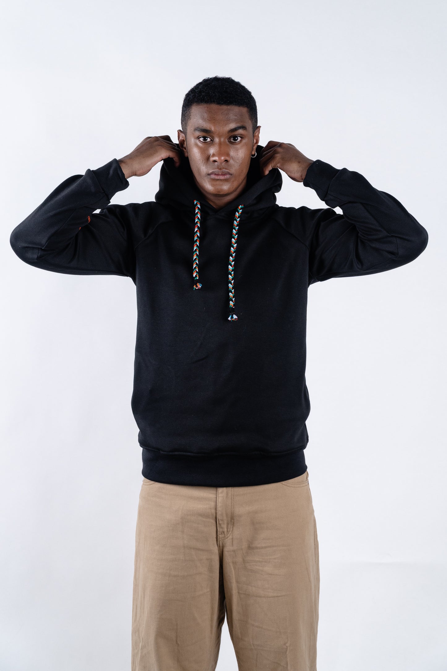 HOODIE NEGRO UNISEX SANARA MAÑANA - CONFIANZA