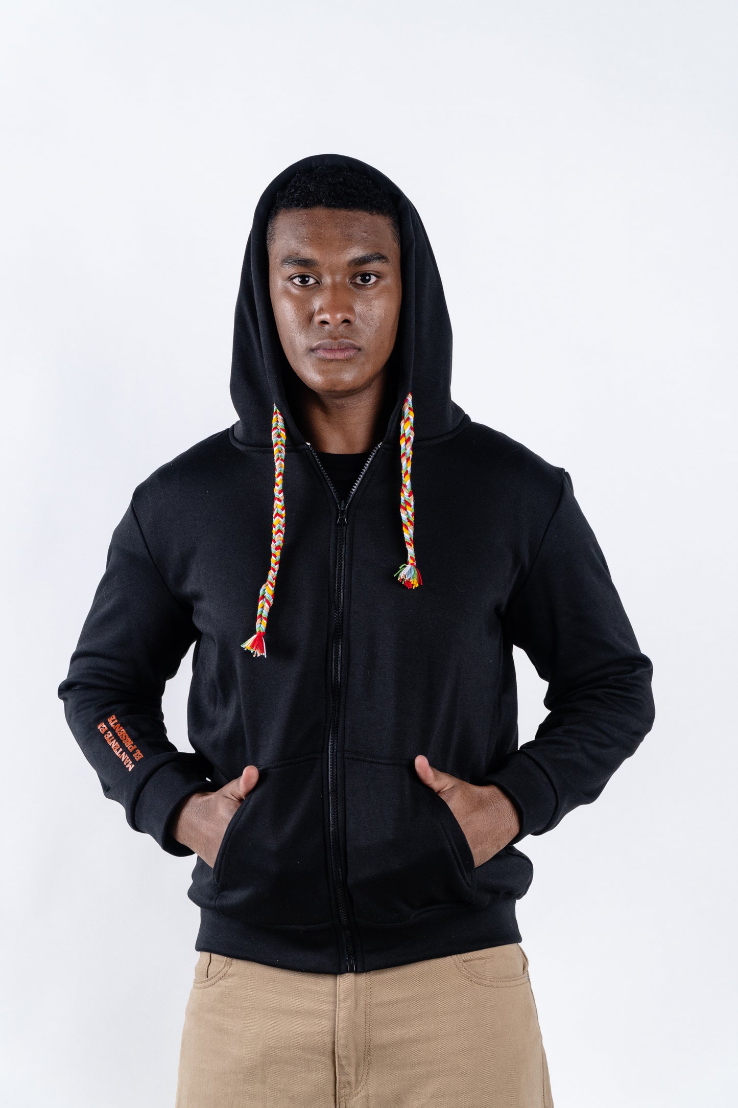 HOODIE CREMALLERA NEGRO UNISEX SANARA MAÑANA - DETALLES