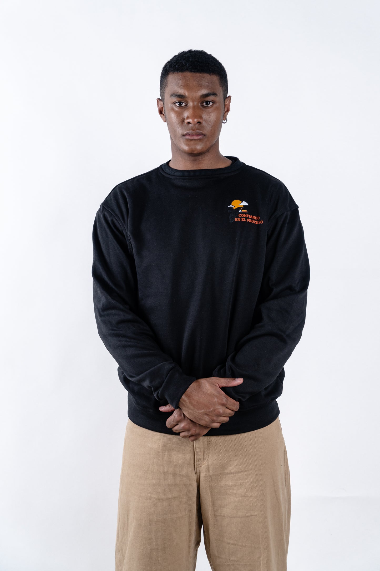 CREWNECK NEGRO UNISEX SANARA MAÑANA - CONFIANZA
