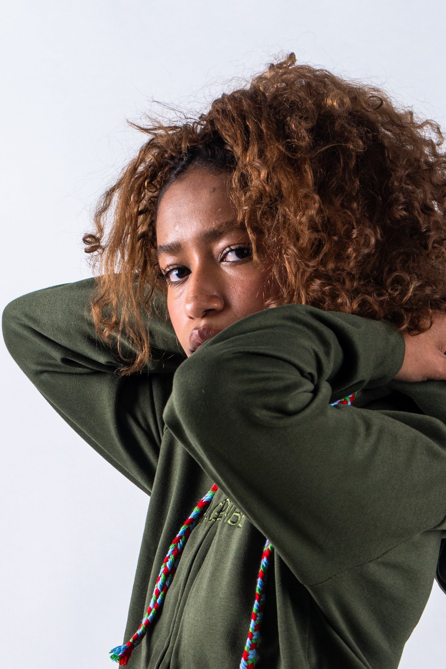 HOODIE UNISEX CREMALLERA ORÍGENES VERDE MILITAR