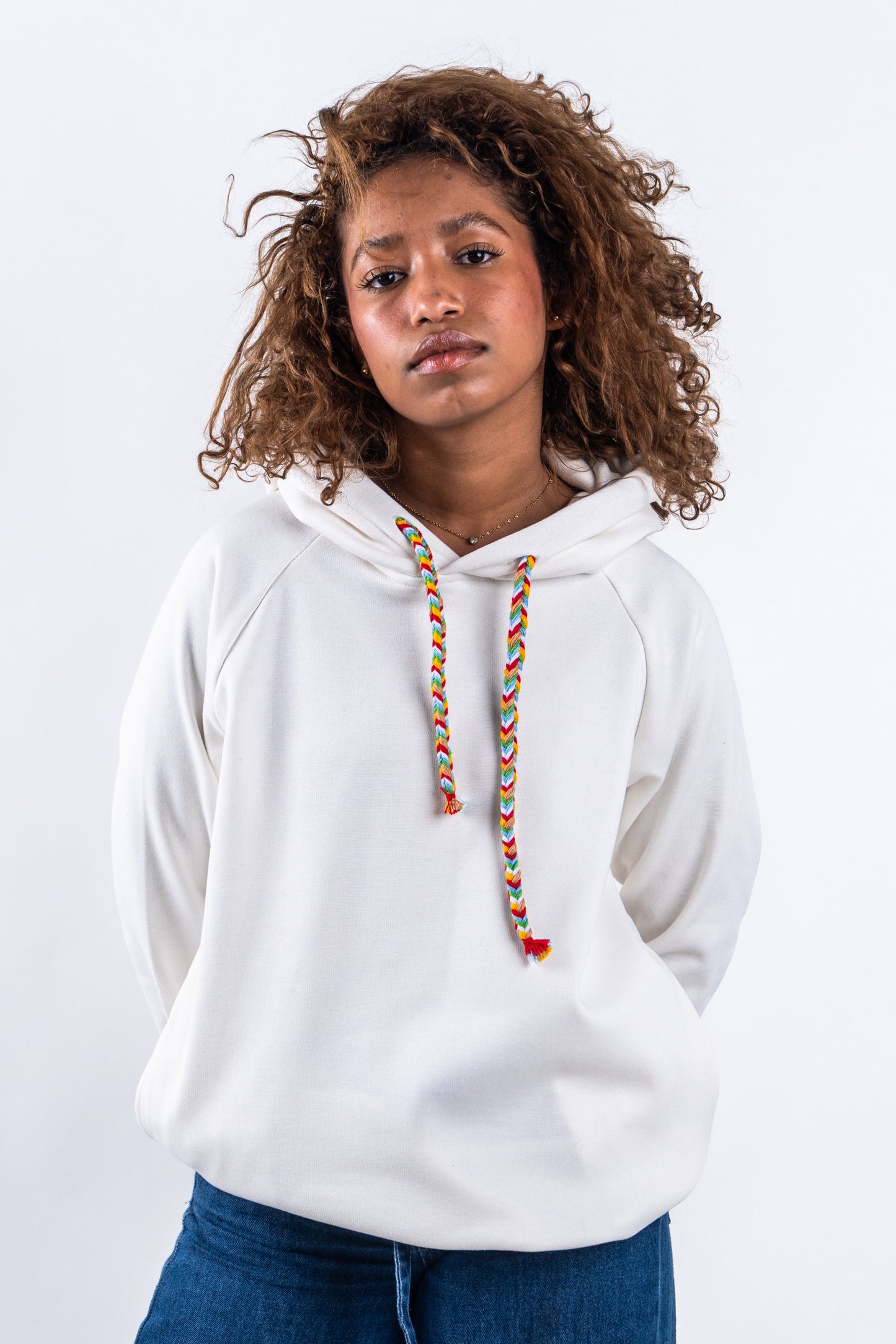 HOODIE CREMA UNISEX SANARA MAÑANA - DETALLES