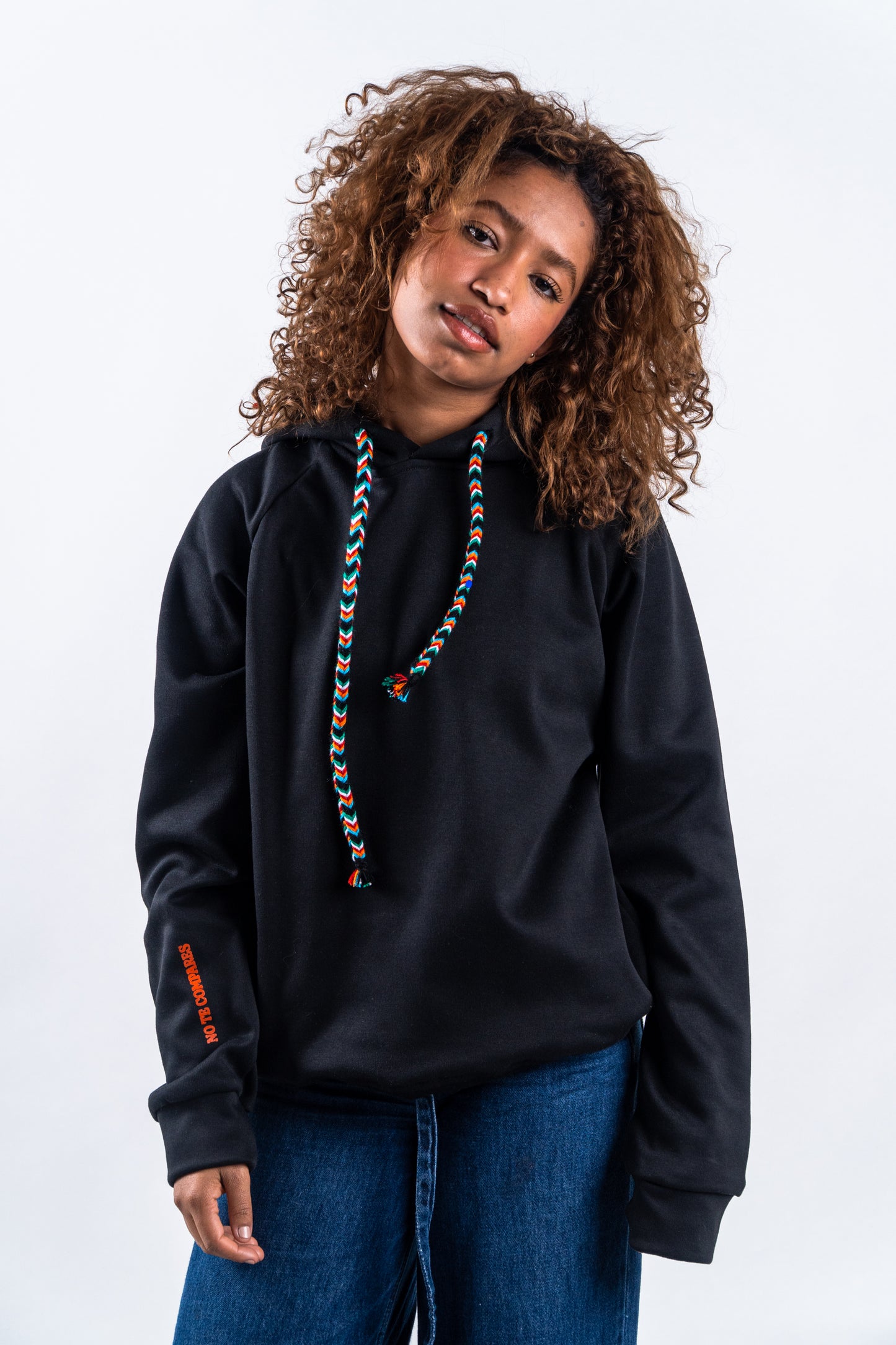 HOODIE NEGRO UNISEX SANARA MAÑANA - CONFIANZA