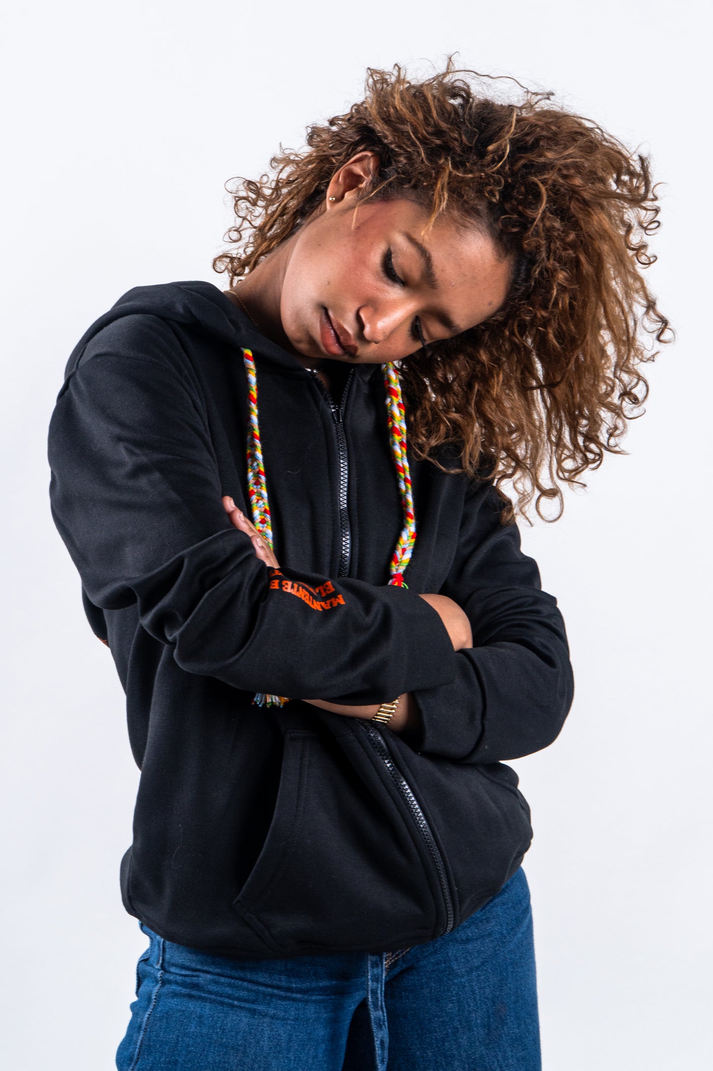HOODIE CREMALLERA NEGRO UNISEX SANARA MAÑANA - DETALLES