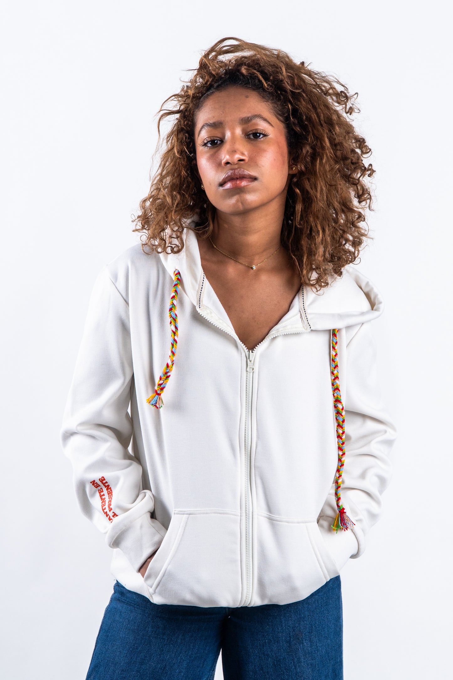 HOODIE CREMALLERA CREMA UNISEX SANARA MAÑANA - DETALLES