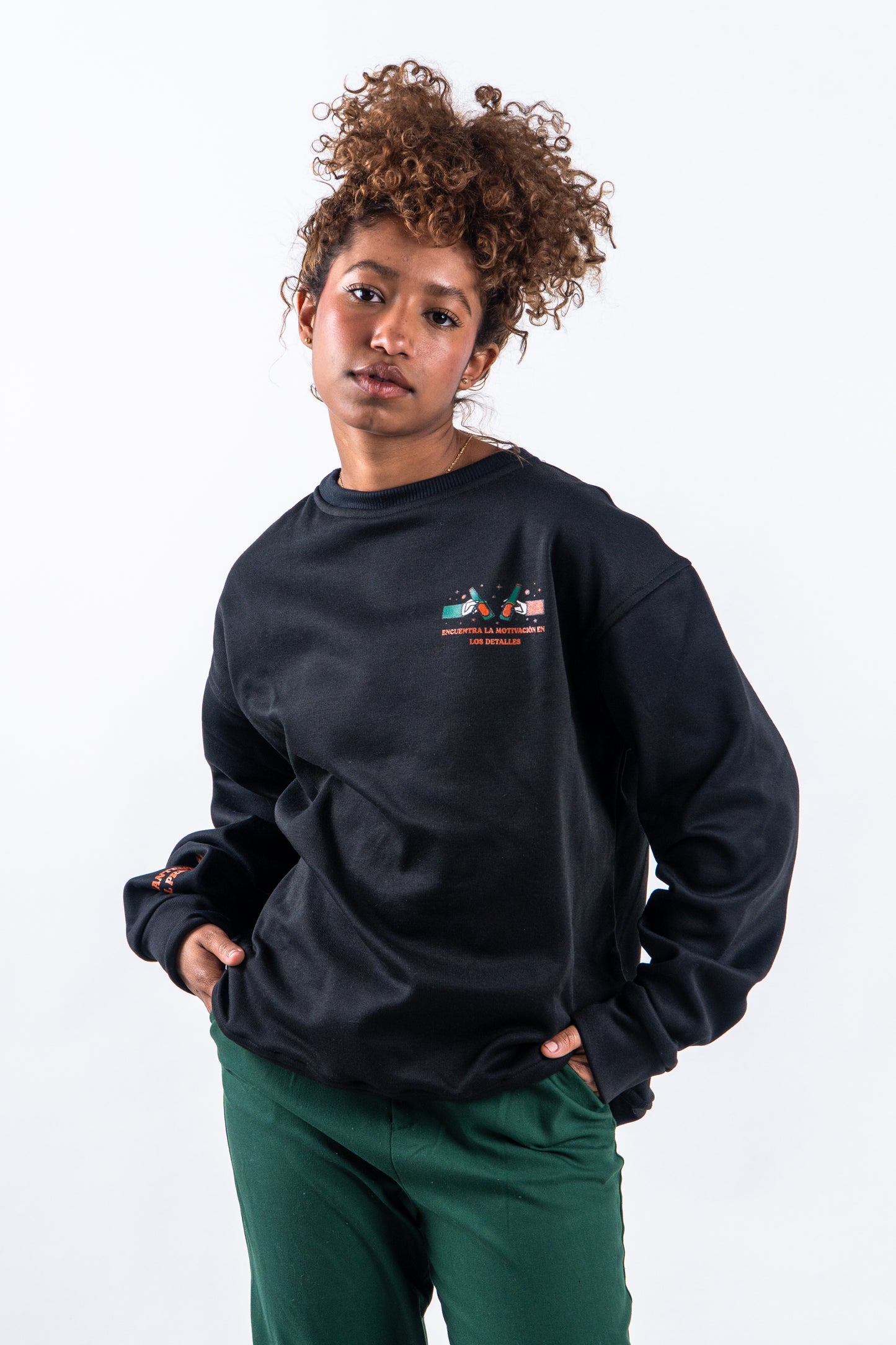 CREWNECK NEGRO UNISEX SANARA MAÑANA - DETALLES