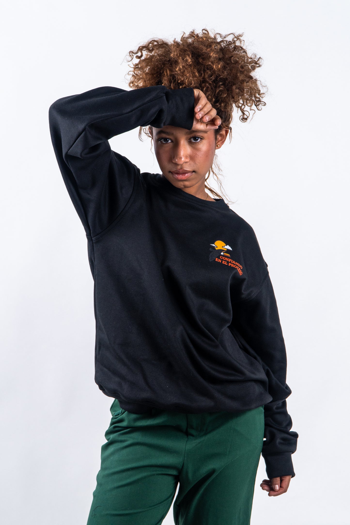 CREWNECK NEGRO UNISEX SANARA MAÑANA - CONFIANZA