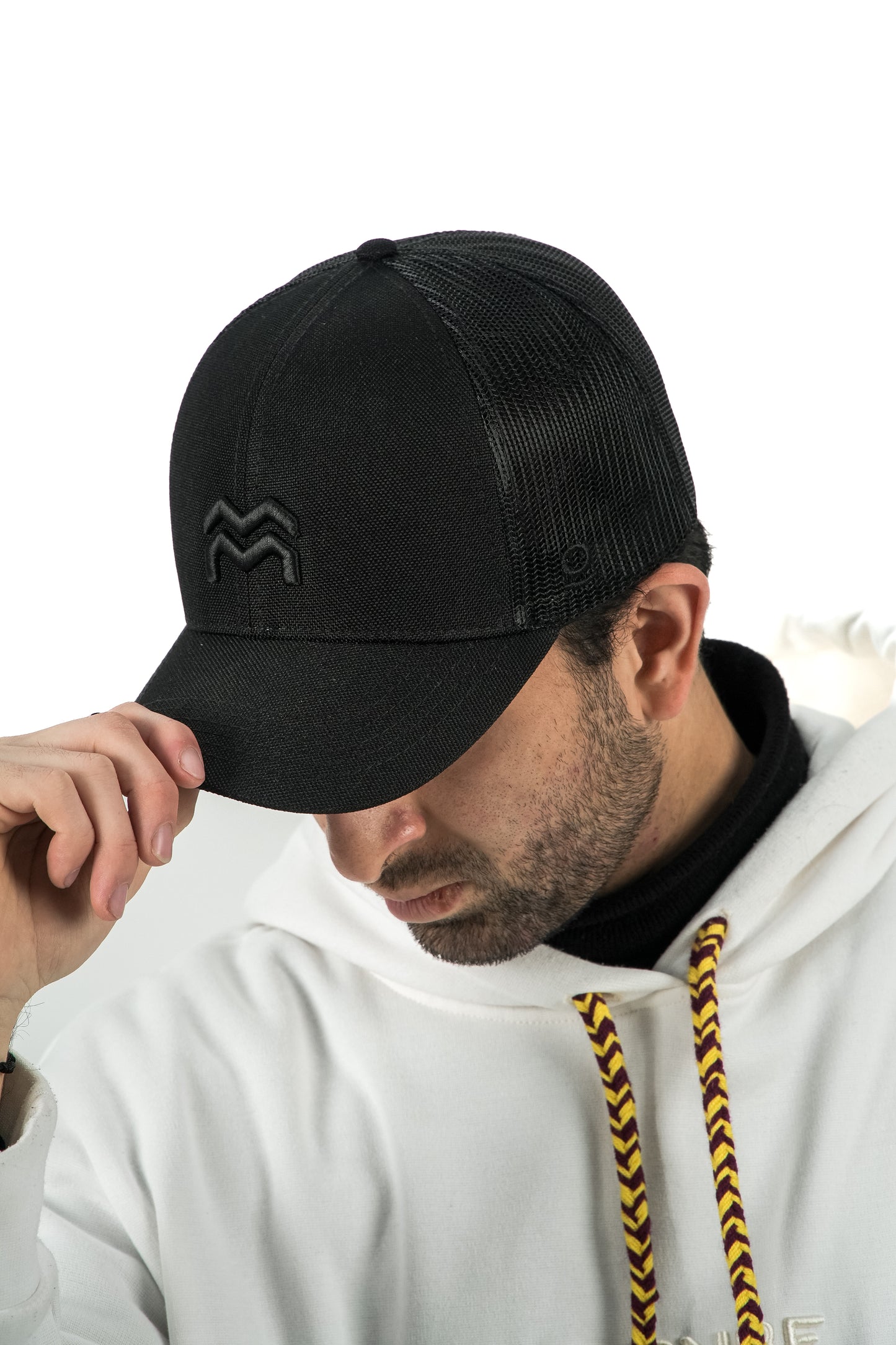 GORRA TRUCKER ORÍGENES NEGRO AL TONO - FRENTE DURO
