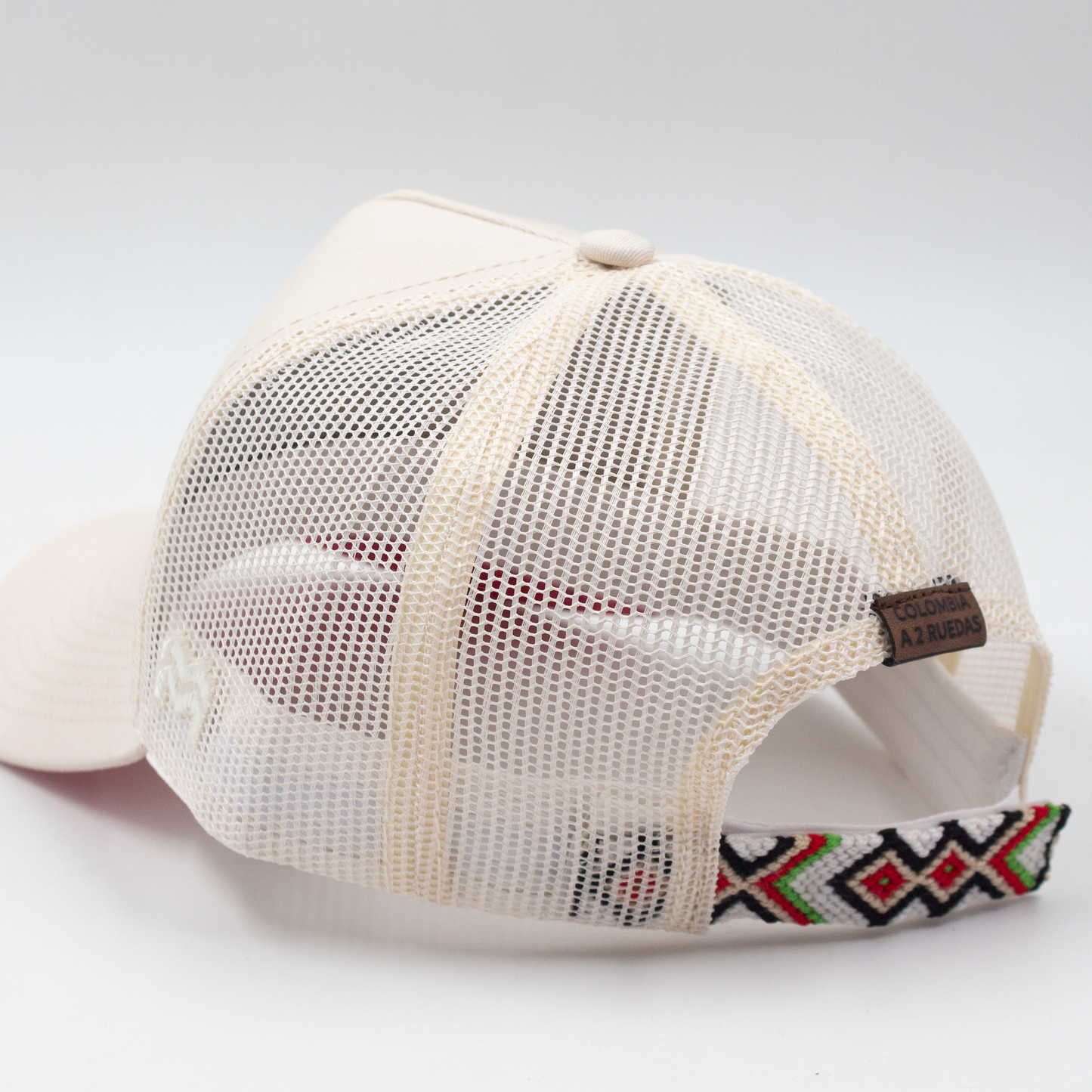 GORRA TRUCKER COLOMBIA EN 2 RUEDAS GIRO DE RIGO - FRENTE DURO