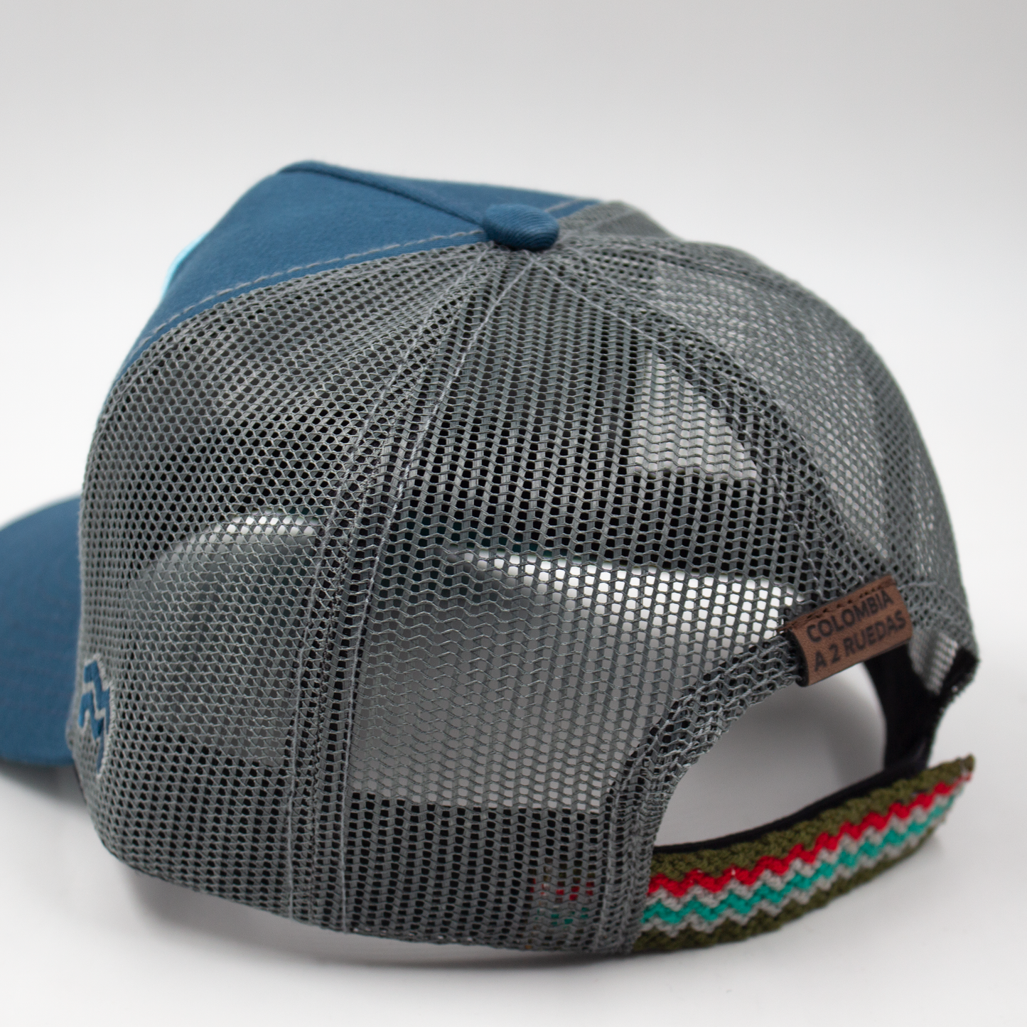 GORRA TRUCKER COLOMBIA EN 2 RUEDAS ALTO DE PATIOS - FRENTE DURO