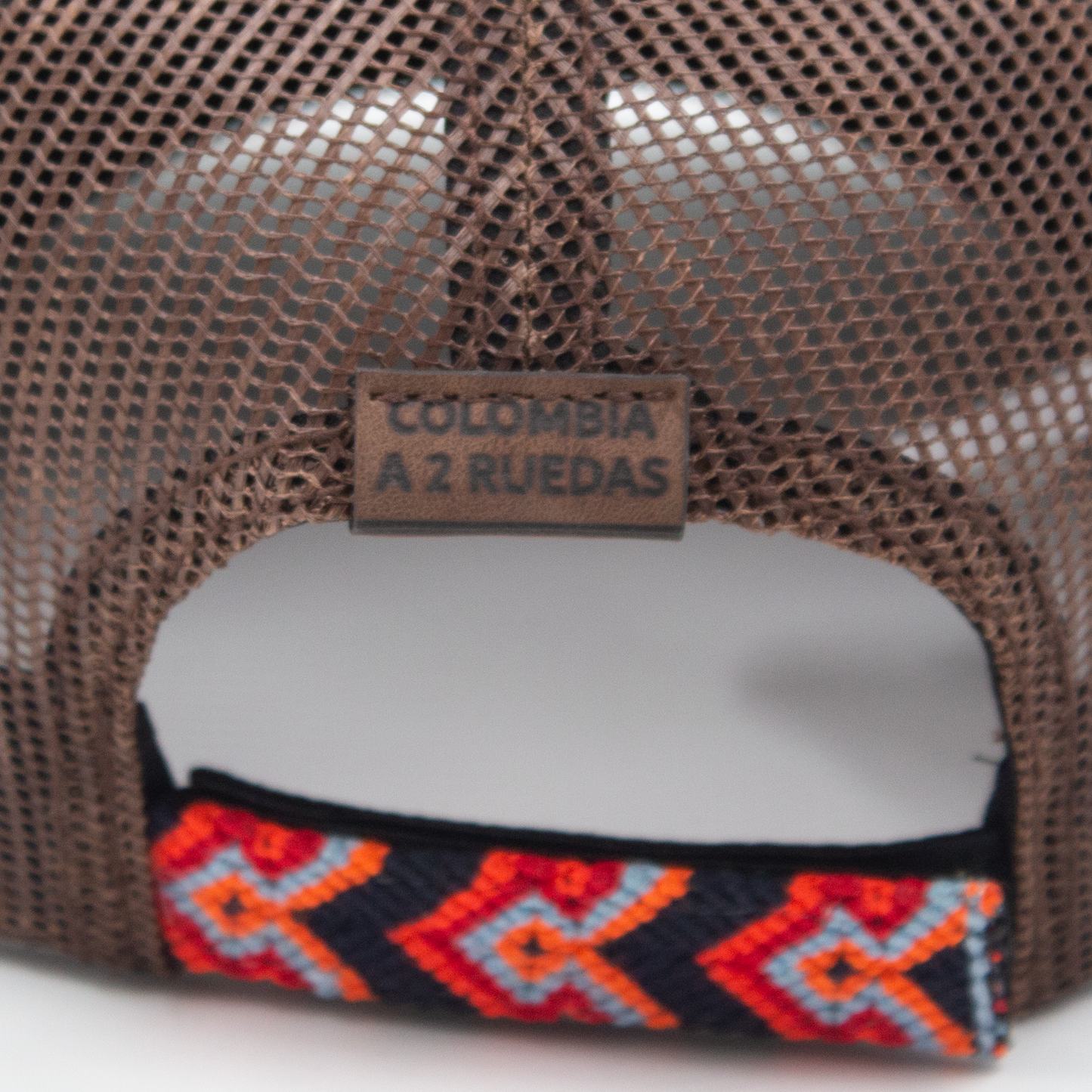 GORRA TRUCKER COLOMBIA EN 2 RUEDAS EL SIFON - FRENTE DURO