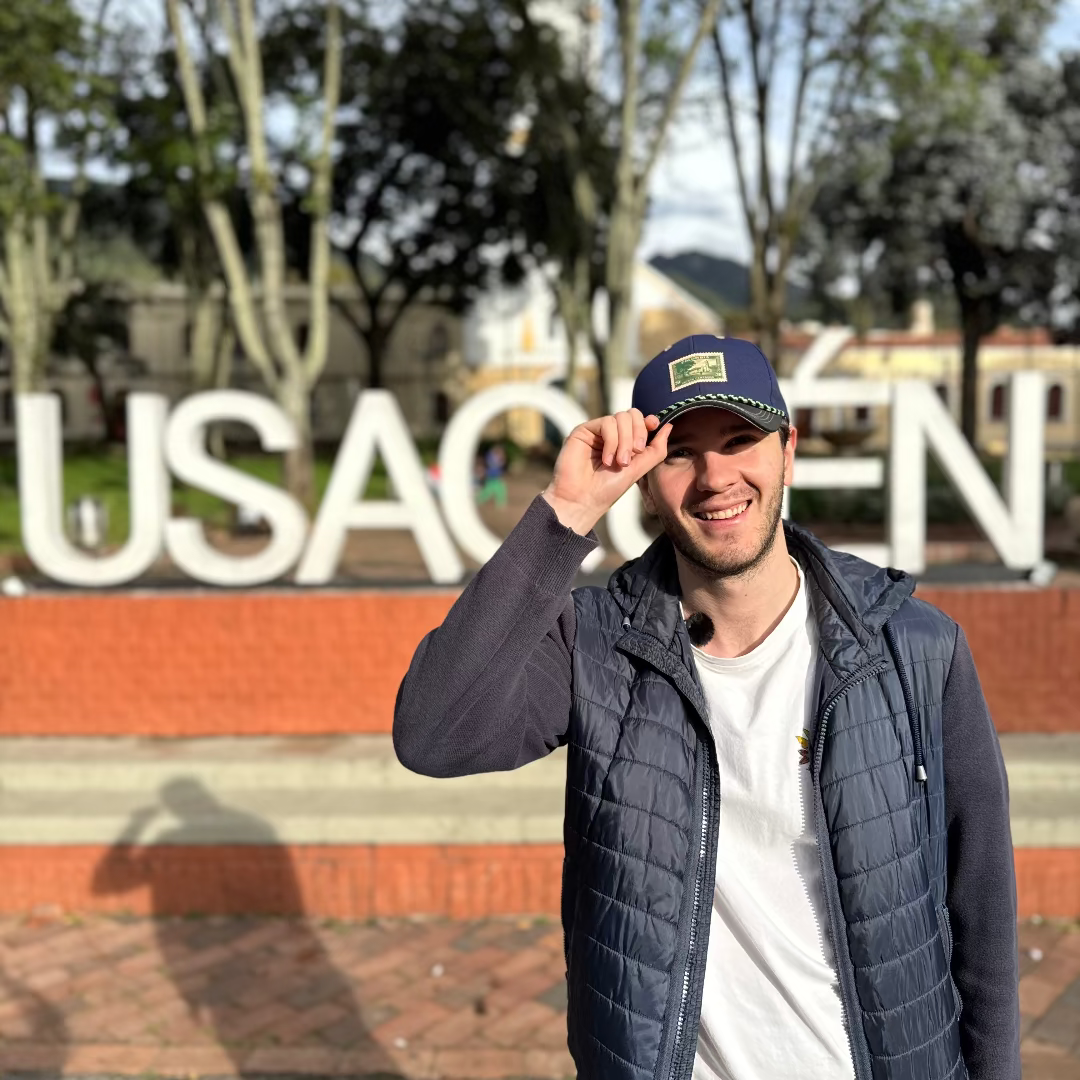 GORRA MENSAJEROS ESTAMPILLA VERDE - FRENTE DURO