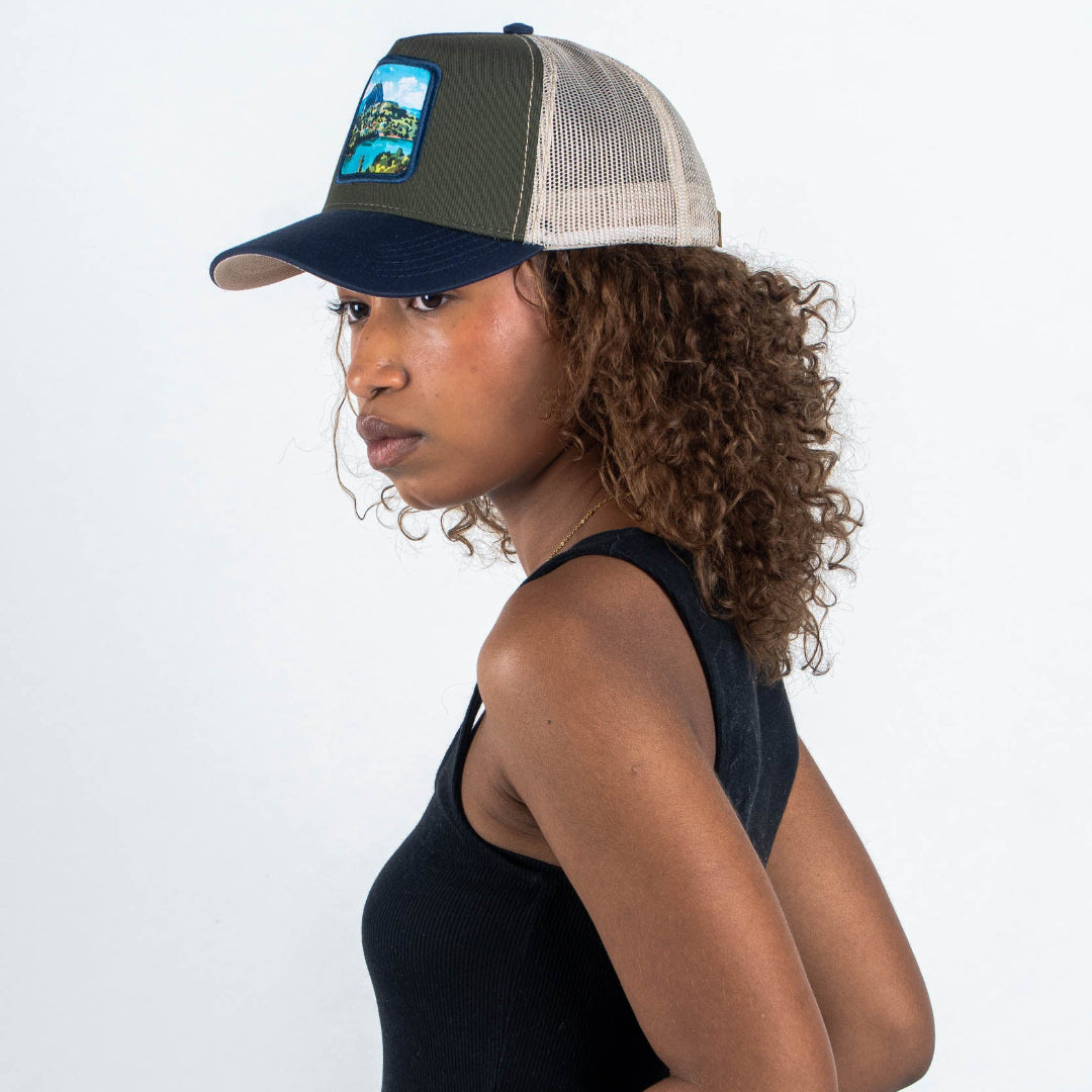 GORRA TRUCKER ESTO ES COLOMBIA PEÑOL - FRENTE DURO