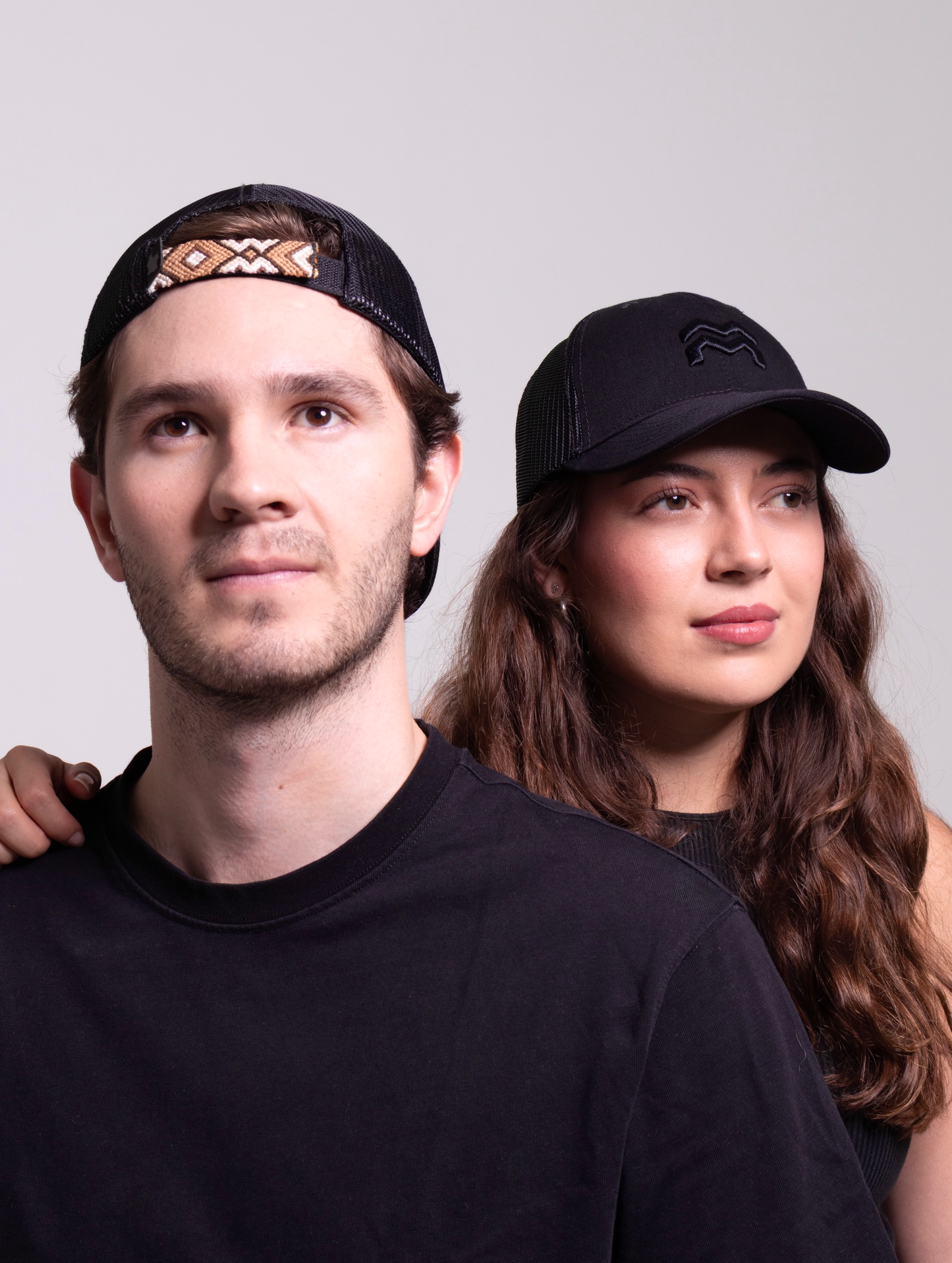 GORRA ORÍGENES NEGRO - FRENTE DURO