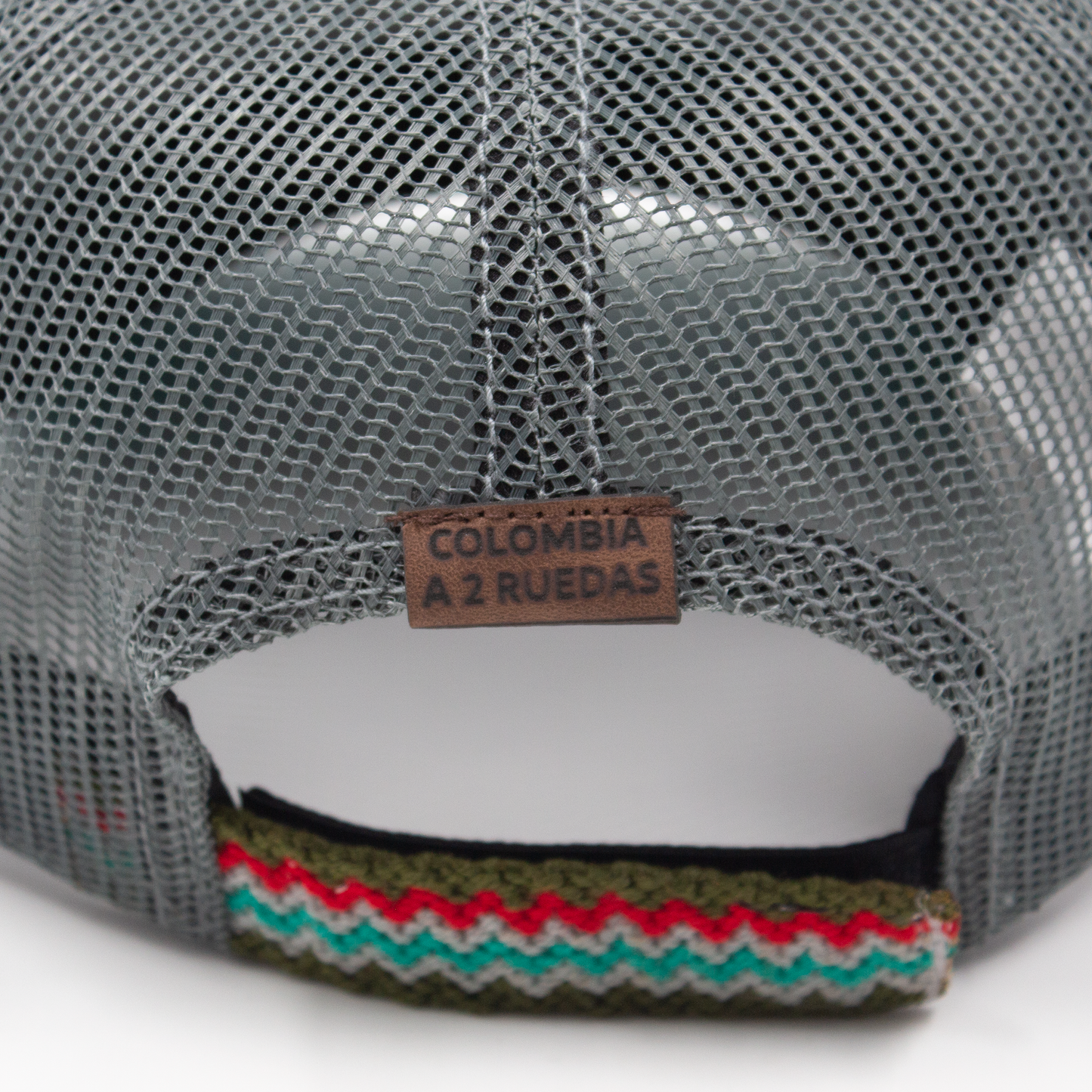 GORRA TRUCKER COLOMBIA EN 2 RUEDAS ALTO DE PATIOS - FRENTE DURO